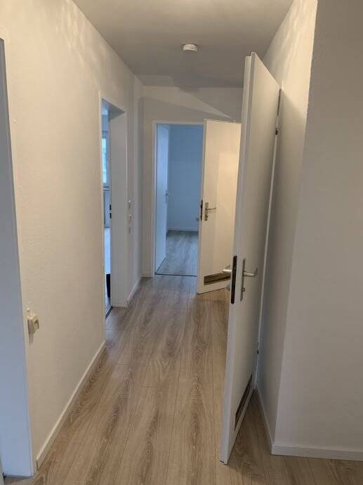 Vollständig renovierte Wohnung mit drei Zimmern, EBK und Balkon in Heilbronn- Böckingen, 74080 Heilbronn (Böckingen)