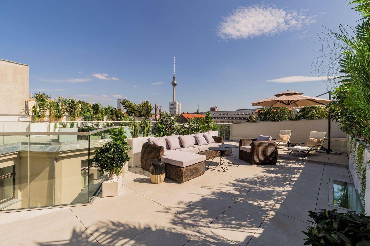 Einzigartige Dachgeschoss-Maisonette mit zwei Terrassen im Scheunenviertel, 10115 Berlin (Mitte Wedding)
