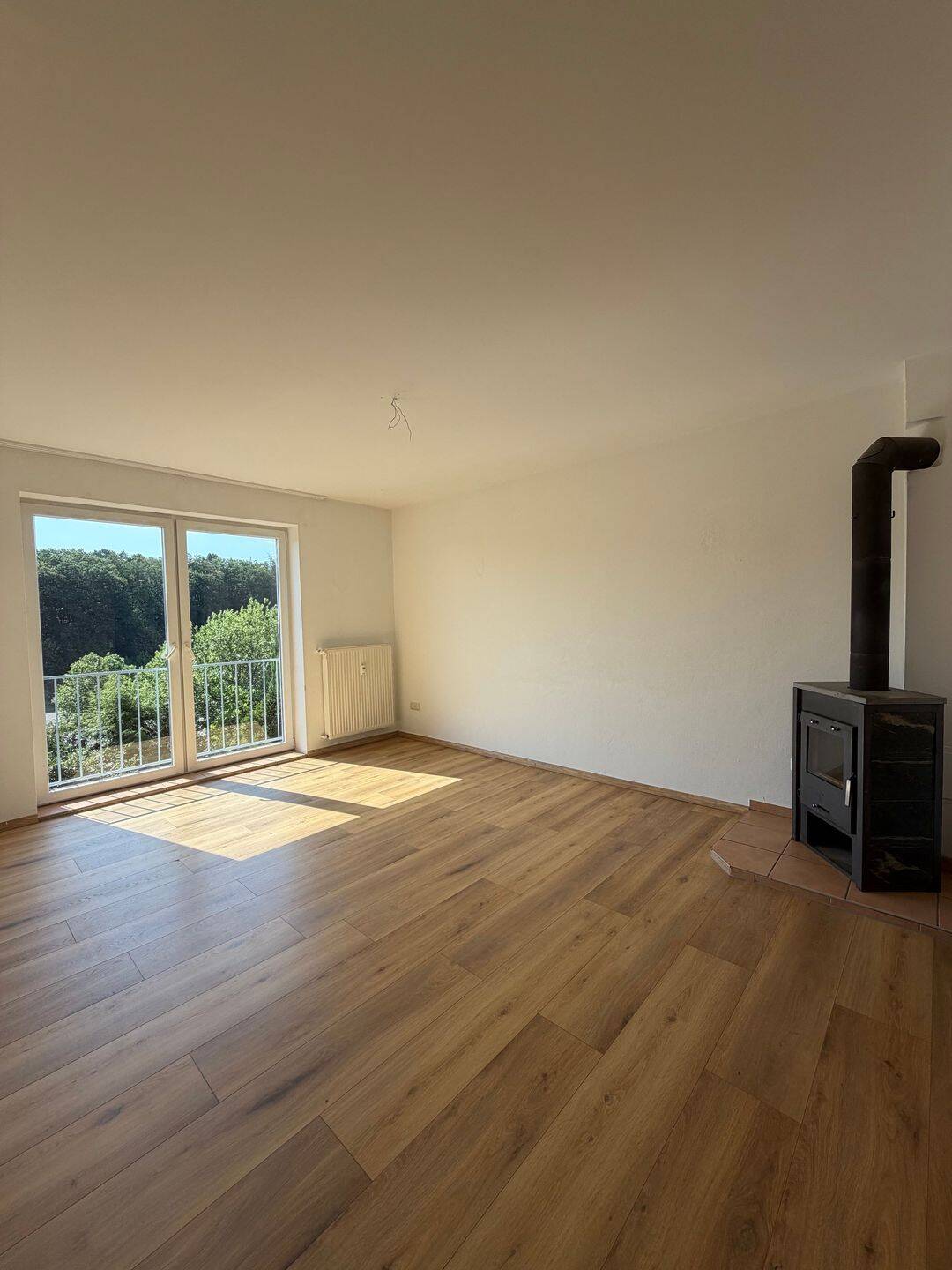 Große Fenster, gemütlicher Ofen – Ihr neues Zuhause mit 3 Zimmern, 58507 Lüdenscheid