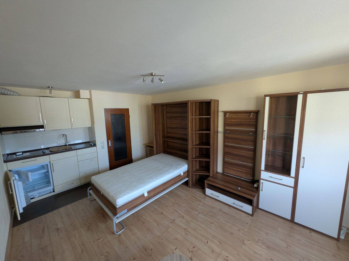Möbliertes 1-Zimmer-Studio mit Garage & privatem Keller im Bremer Steintor, 28203 Bremen (Fesenfeld Ostertor Steintor)