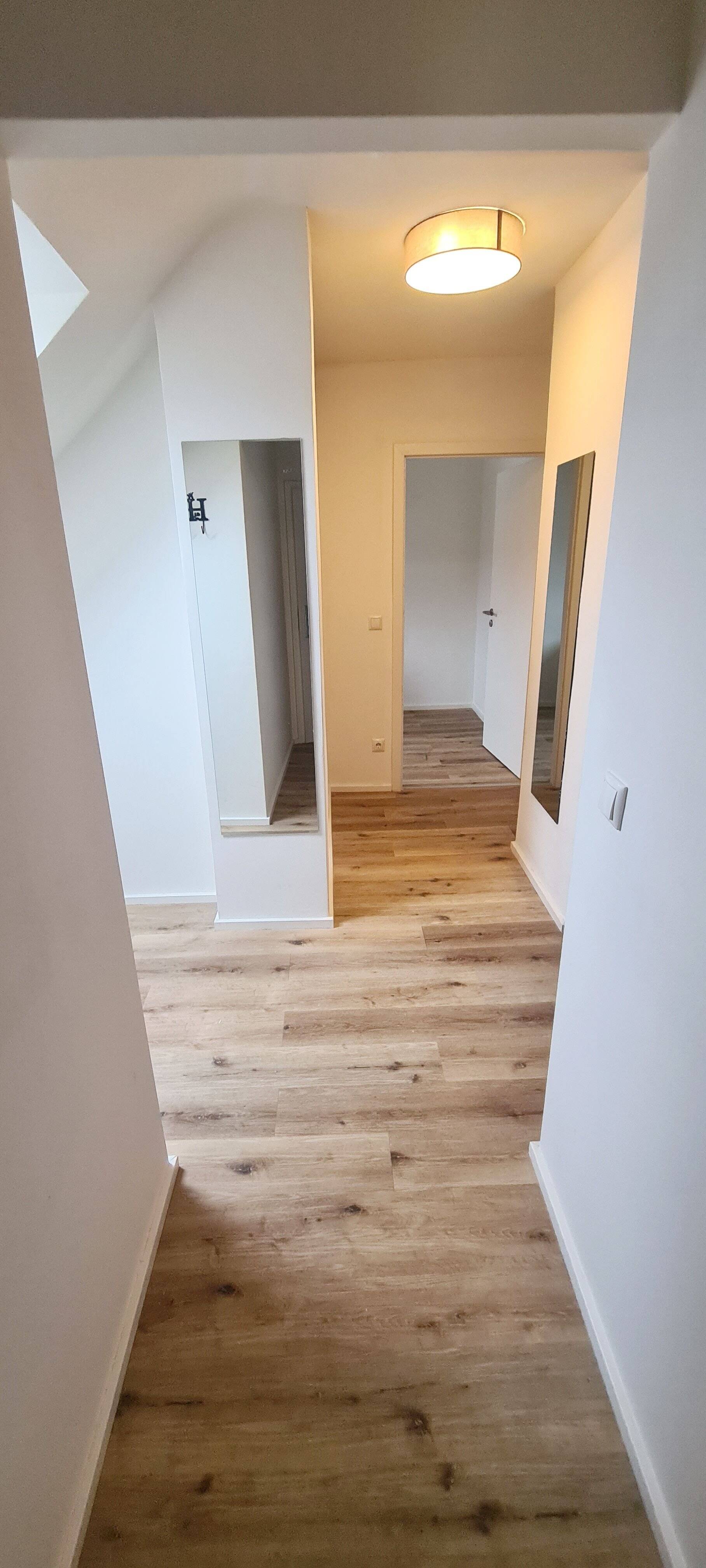 GRUNDform-Immobilien ! Lust zum Wohnen ? Komplett möbliert – gemütlich – Mitten im Geschehen !, 65936 Frankfurt am Main (Nied Sossenheim)