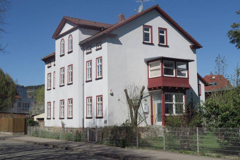 Zweifamilienhaus mit Nebengebäude und großem Garten in Arnstadt, 99310 Arnstadt