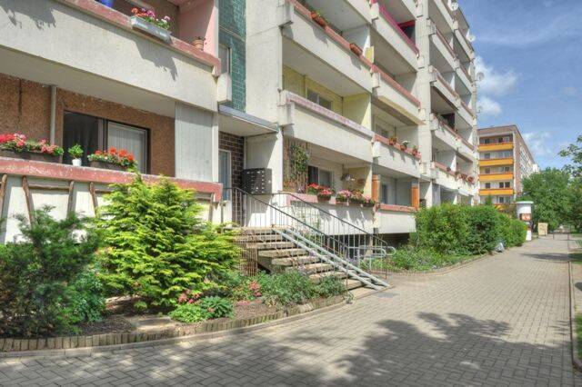 Mittele Etage, großer Balkon, Bad mit Dusche, 6120 Halle (Saale) (Dölau Heide Nord Heide Süd Kröllwitz Lettin)