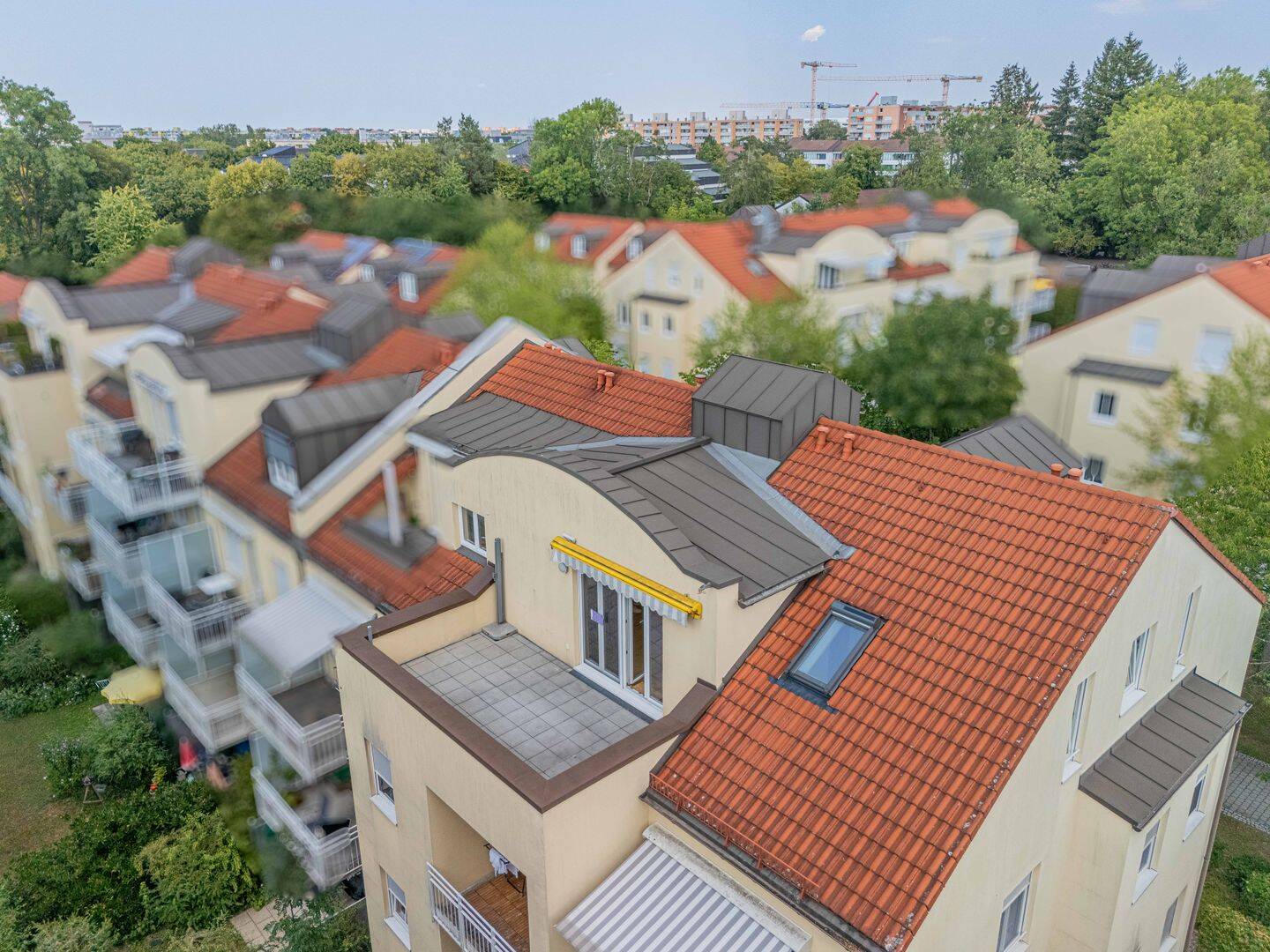 Ihre Wohlfühloase unter freiem Himmel – Große Dachterrasse mit Westausrichtung – Kauf gegen Gebot –, 81737 München (Ramersdorf-Perlach)