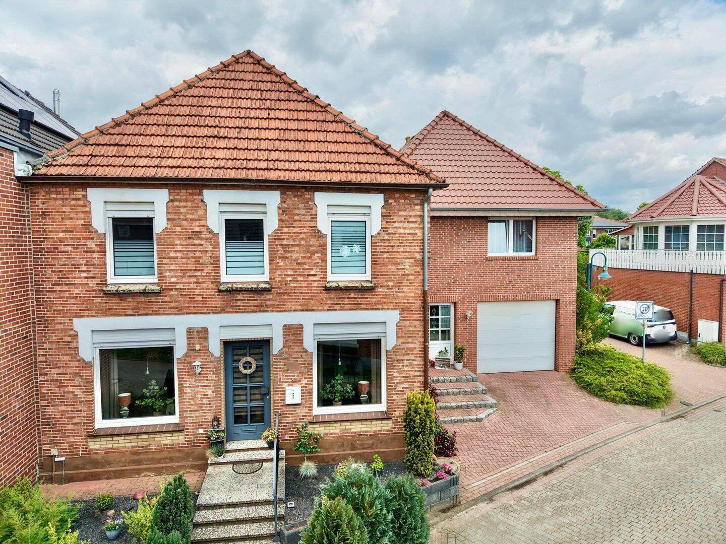 Charmantes Einfamilienhaus mit Einliegerwohnung in zentraler Wohnlage von Uelsen, 49843 Uelsen