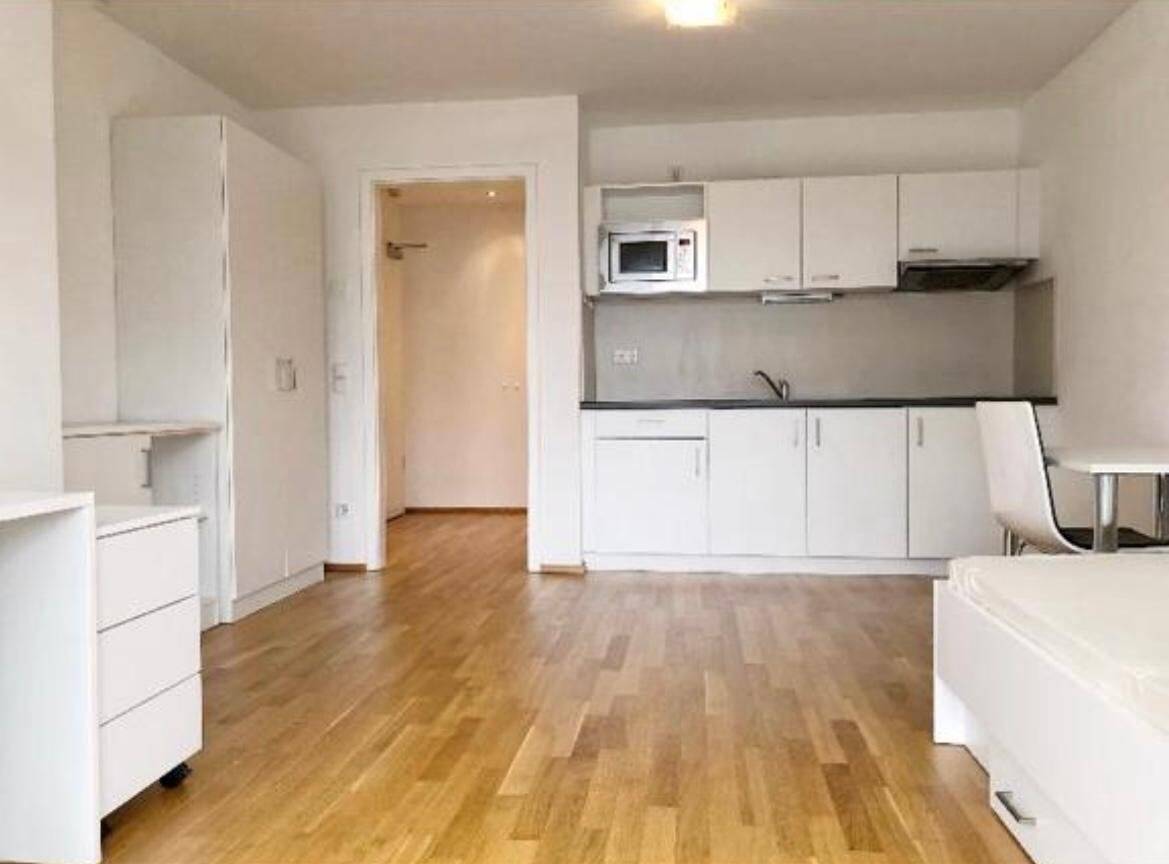 STUDENTEN/AZUBIS – Top zentral gelegenes u. möbliertes 1 Zimmer Apartment mit großzügigen Balkon, 90478 Nürnberg (Dutzendteich Gleißhammer Glockenhof Sankt Peter Zerzabelshof)