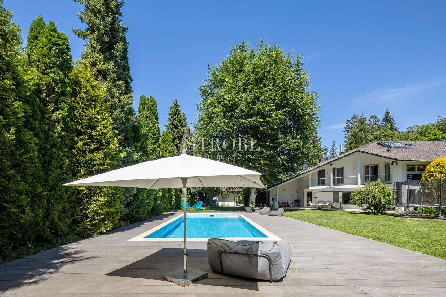 REFUGIUM I Villa auf uneinsehbarem Grund mit Außenpool, 82031 Grünwald
