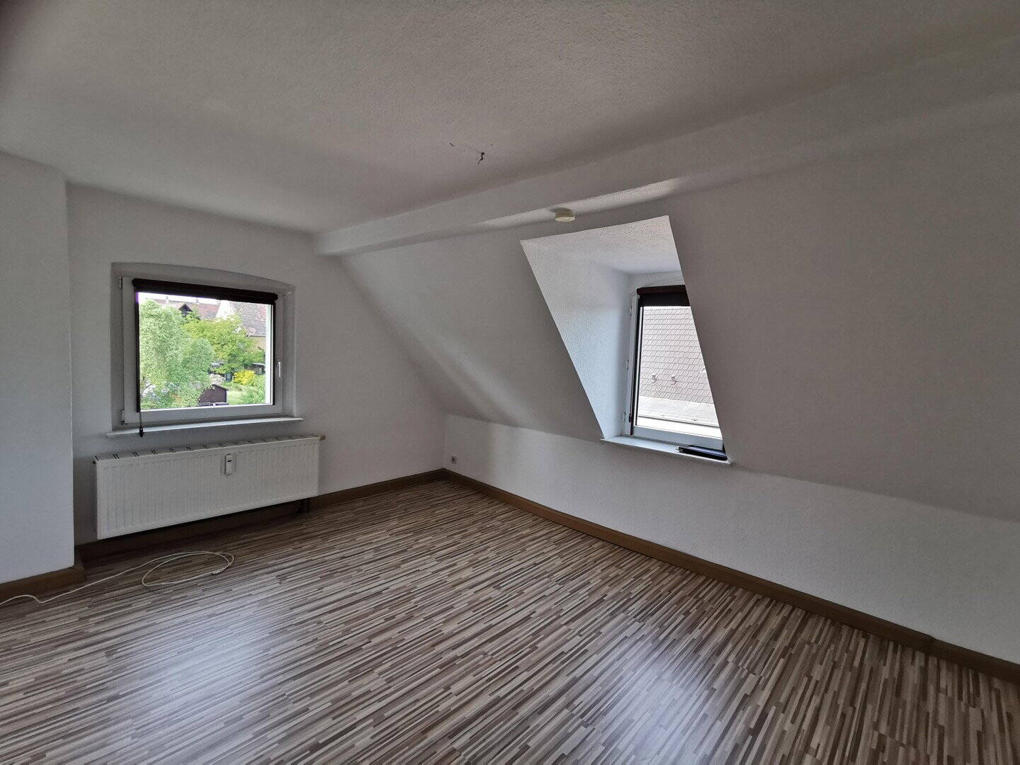 Schöne 2 Raum Dachgeschosswohnung, 6682 Teuchern