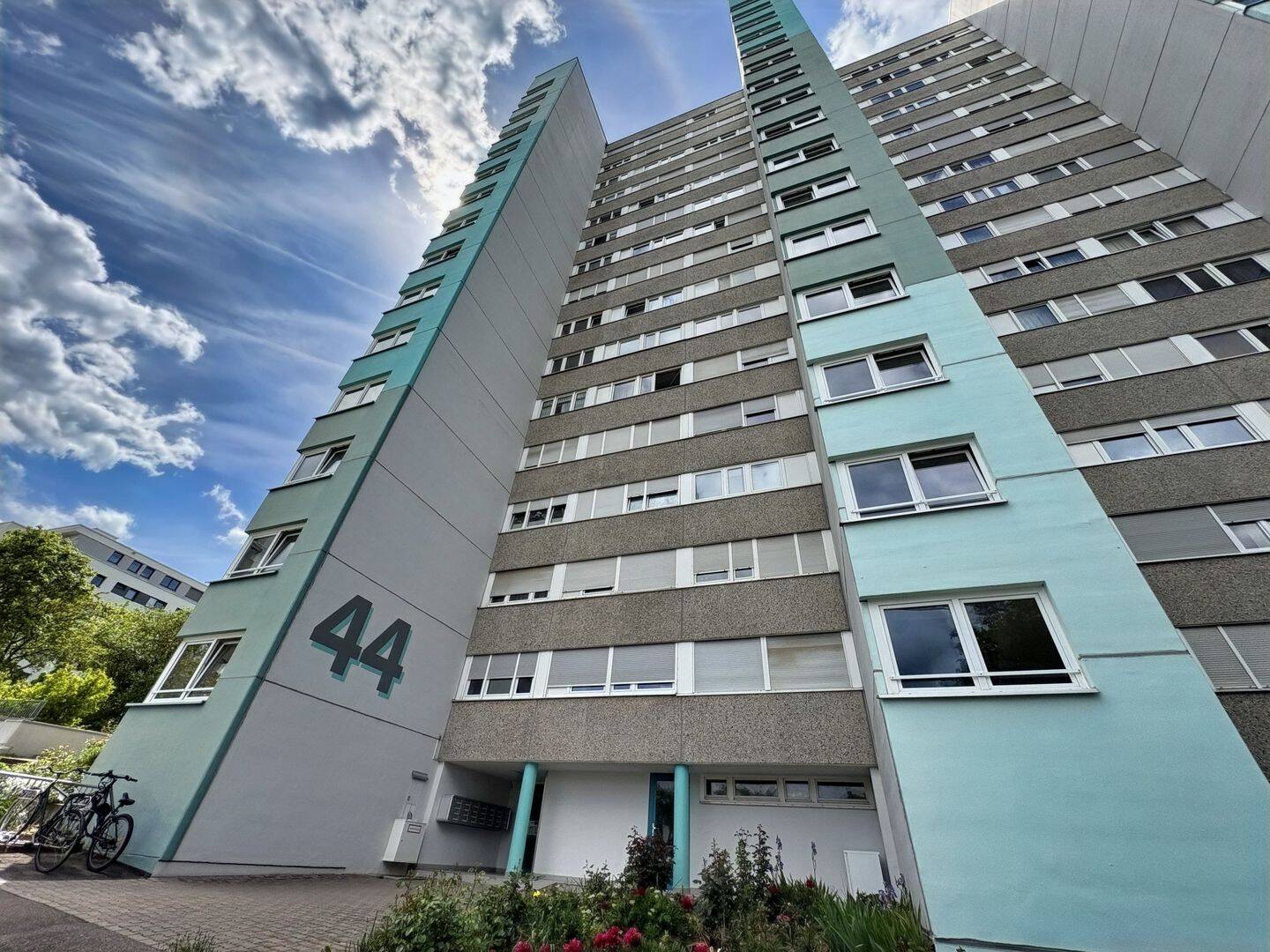 3-Zimmer-Wohnung im 10. Obergeschoss mit beeindruckender Fernsicht und großem Gestaltungspotenzial!, 71034 Böblingen