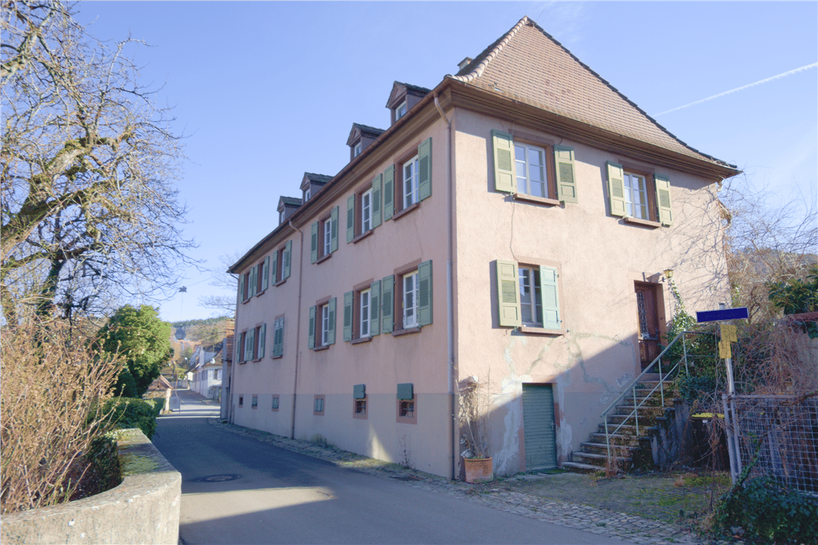 Denkmalgeschütztes Doppelhaus in zentraler Lage mit großem Potenzial, 79219 Staufen im Breisgau