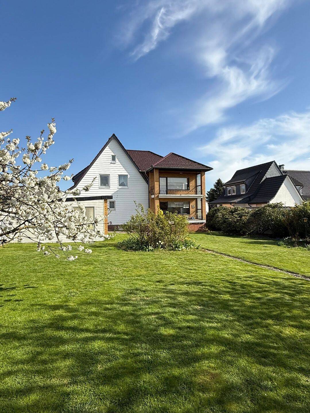 Viel Platz für die ganze Familie – Zweifamilienhaus mit großem Garten und zwei Balkonen, 31848 Bad Münder am Deister