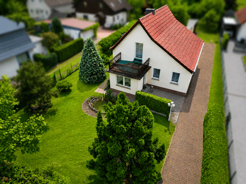 Viel Platz, viel Potenzial – Einfamilienhaus mit großzügigem Grundstück in ruhiger Seitenstraße, 16356 Ahrensfelde