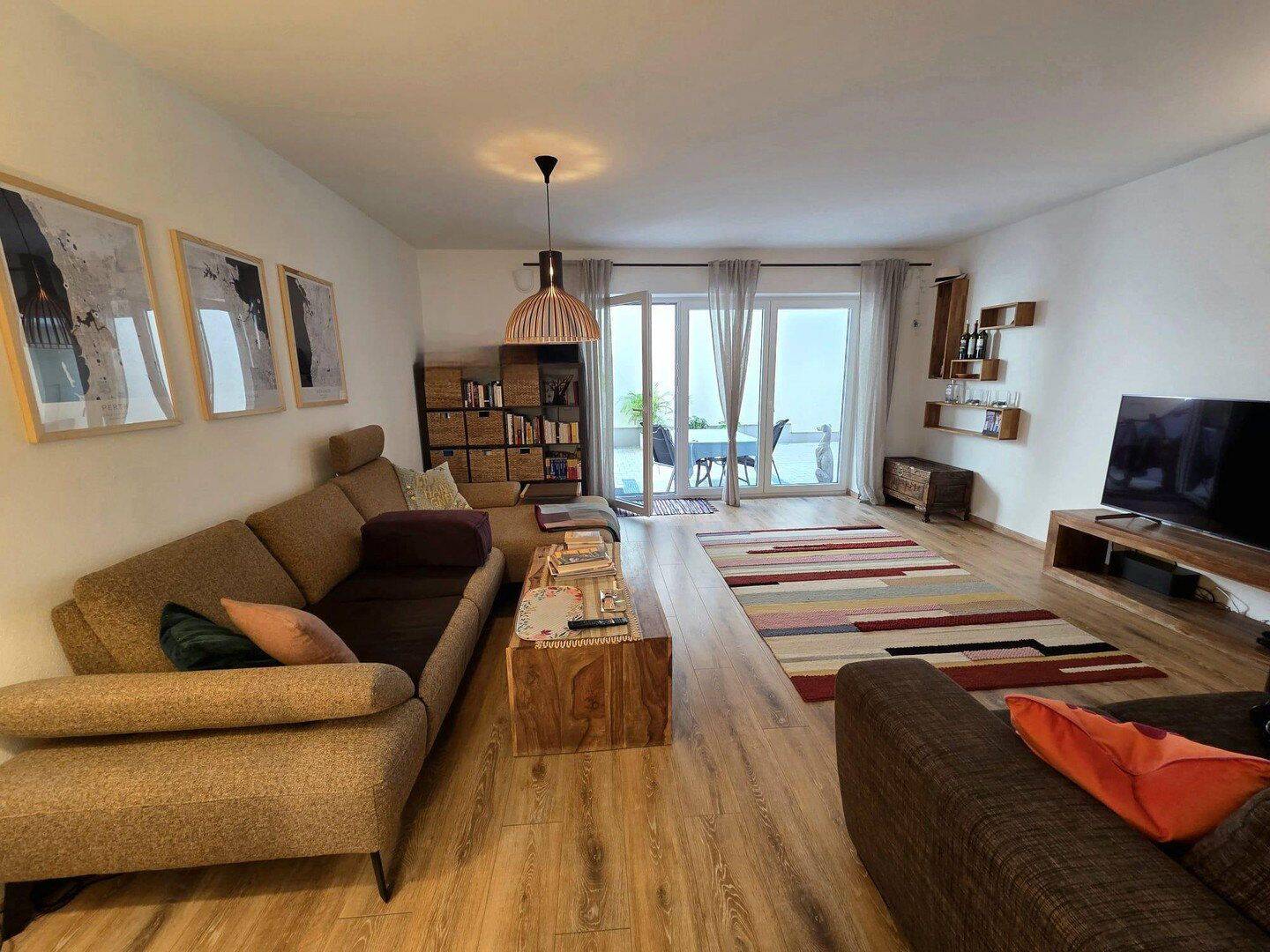 Stilvolle Stadtwohnung: Neuwertige 2,5-Zimmer mit großem Innenhof im Herzen von Abensberg, 93326 Abensberg