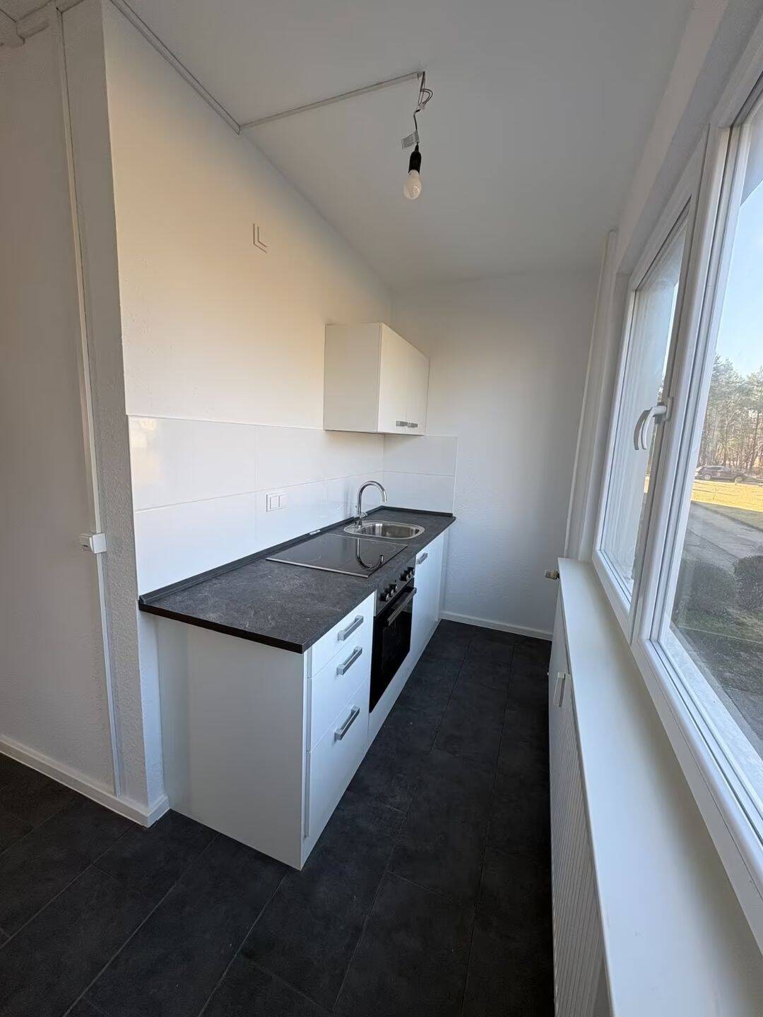 Sanierte 4-Raum-Wohnung mit neuer Einbauküche & Balkon – ideal für Familien oder WG – direkt an der Kaserne in Viereck, 17309 Viereck
