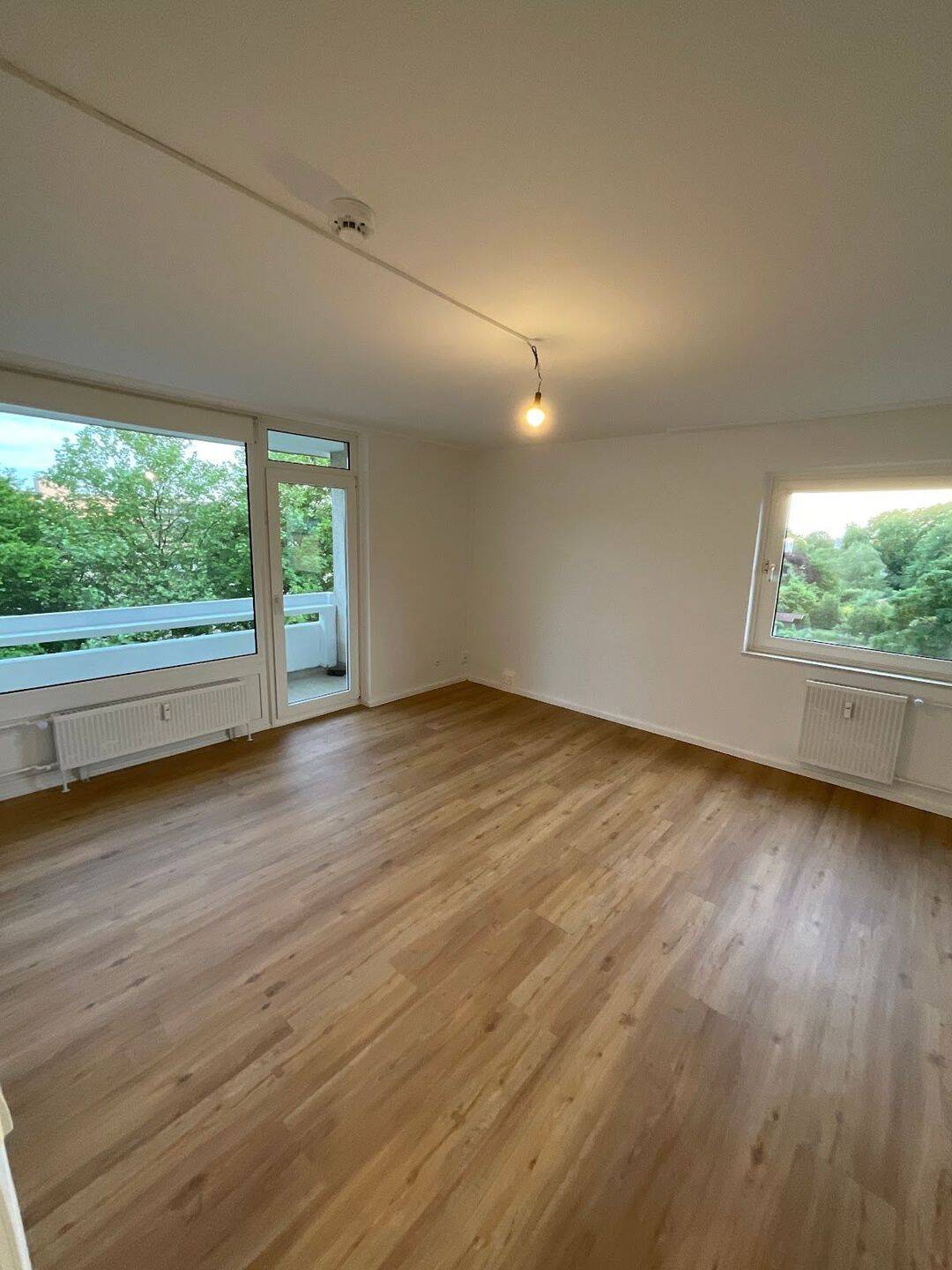 Sanierte 2,5 Zimmer Wohnung, zum wohl fühlen., 24109 Kiel (Hasseldieksdamm Mettenhof)