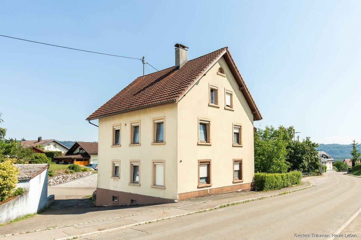 Mehrfamilienhaus in Niederhof: Vielseitiges Potenzial für Kurzzeit- und Langzeitvermietung, 79730 Murg