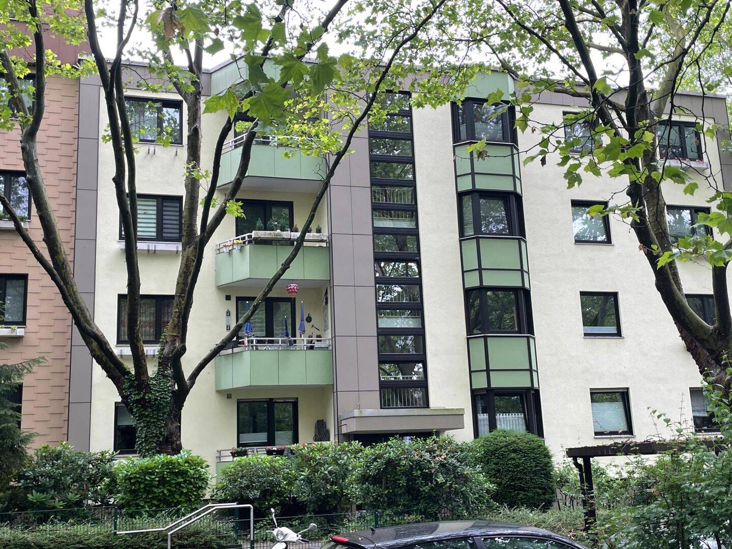 Solide Kapitalanage in GE-Schalke:vermietete 2 Zimmerwohnung mit einem Außenstellpatz, 45881 Gelsenkirchen (Schalke Schalke-Nord)