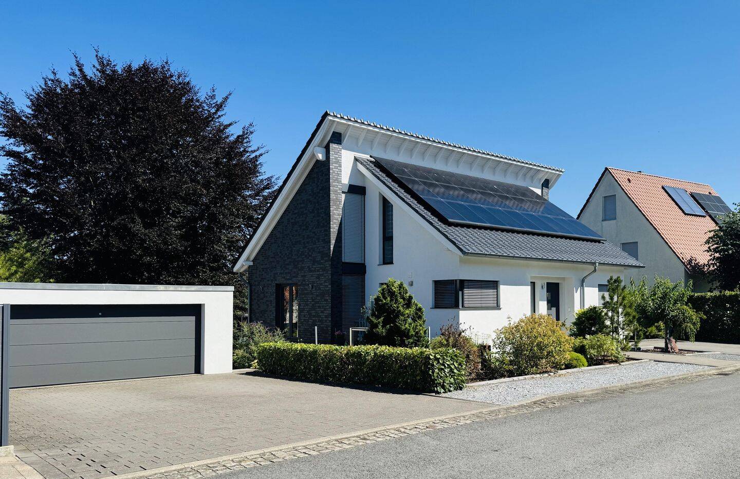 Exklusives Einfamilienhaus mit besonderer Architektur, Wellnessbereich und flexibler Anliegerwohnung in Enger!, 32130 Enger