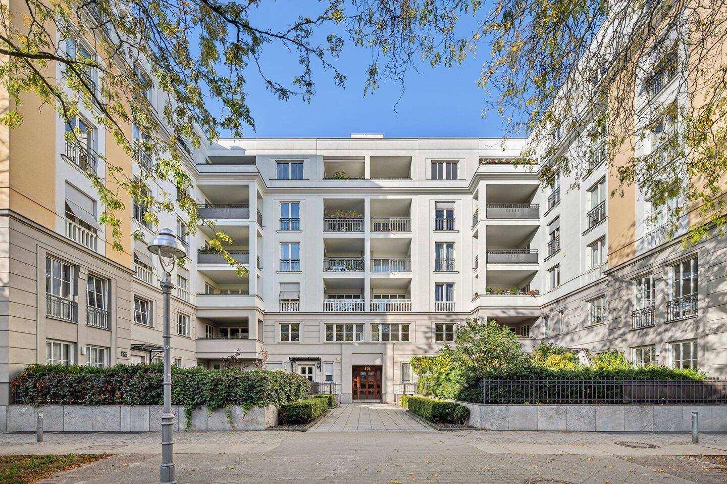 Exklusive 3-Zimmer-Wohnung mit großzügiger Dachterrasse, 10625 Berlin (Charlottenburg-Wilmersdorf Charlottenburg)