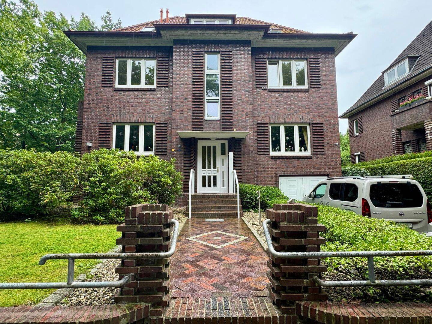 Stilvolle Altbauwohnung mit zwei Balkonen im Villenviertel von Wilhelmshaven, 26384 Wilhelmshaven (Heppens Heppenser Groden Innenhafen Innenstadt Neuende)