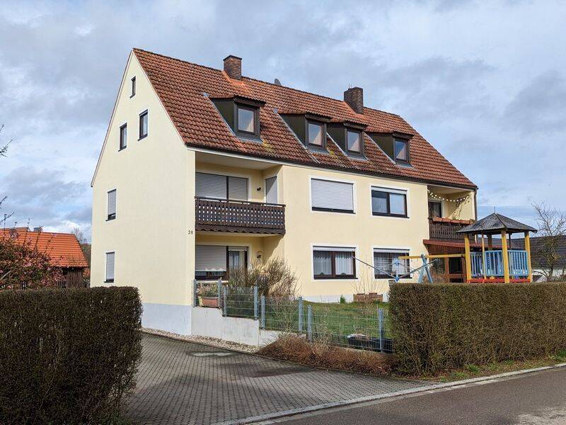 Helle und geräumige 3-Zimmer-DG-Wohnung im Fränkischen Seenland ab 01.07.2026 zu vermieten, 91729 Haundorf
