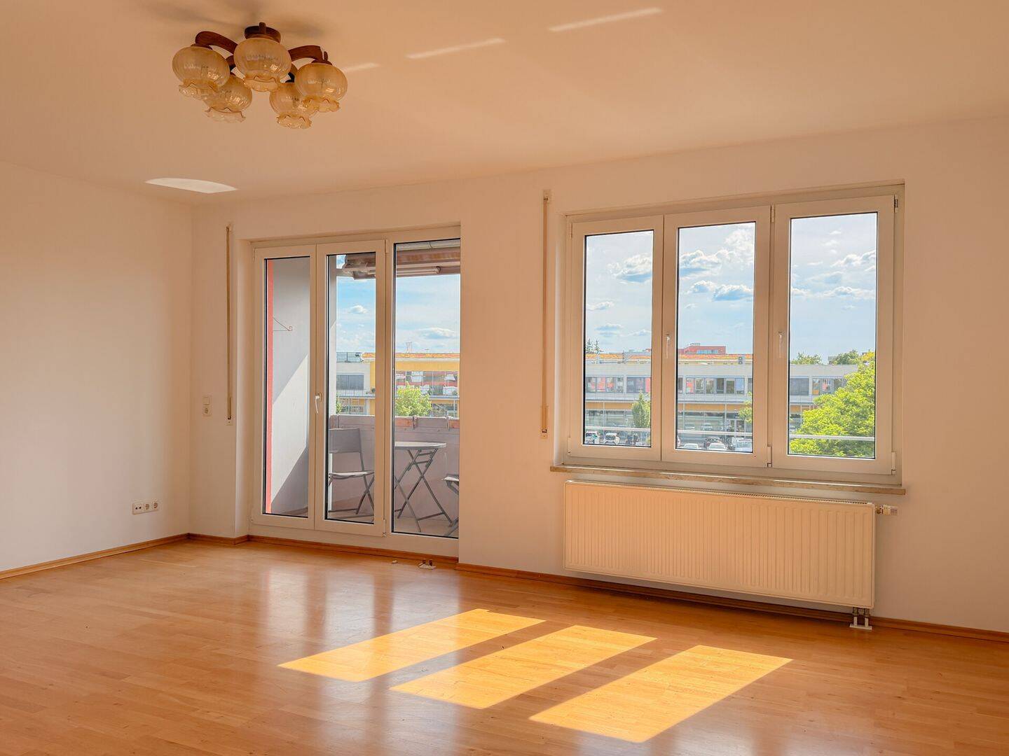Gepflegte 2-Zim.-Wohnung mit 2x Balkonen & TG-Stellplatz im schönen Poing, 85586 Poing