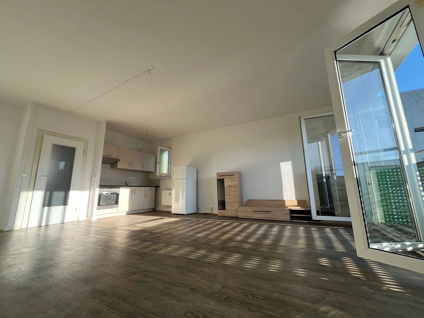 Sofort einziehen: Frisch sanierte Wohnung mit EBK – Chemnitz – Bild 1 von 3