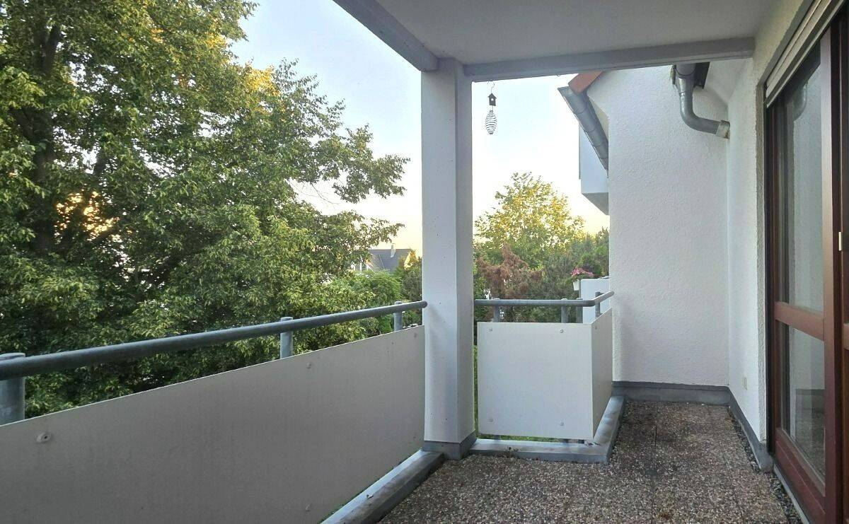 Helle 2-Zimmerwohnung im 1.OG mit Südbalkon in ruhiger und grüner Lage!, 70374 Stuttgart (Bad Cannstatt Sommerrain)