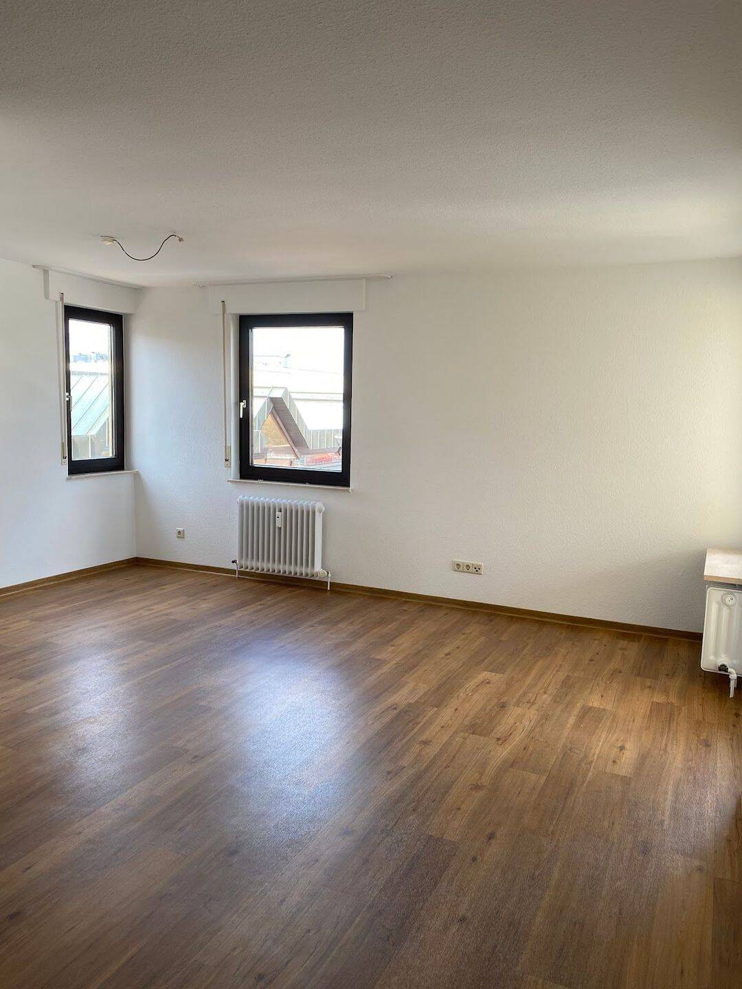 Schwenningen, schöne, helle 2,5 Zi.-Whg., Balkon, nur m. Wohnberechtigungsschein, 78054 Villingen-Schwenningen