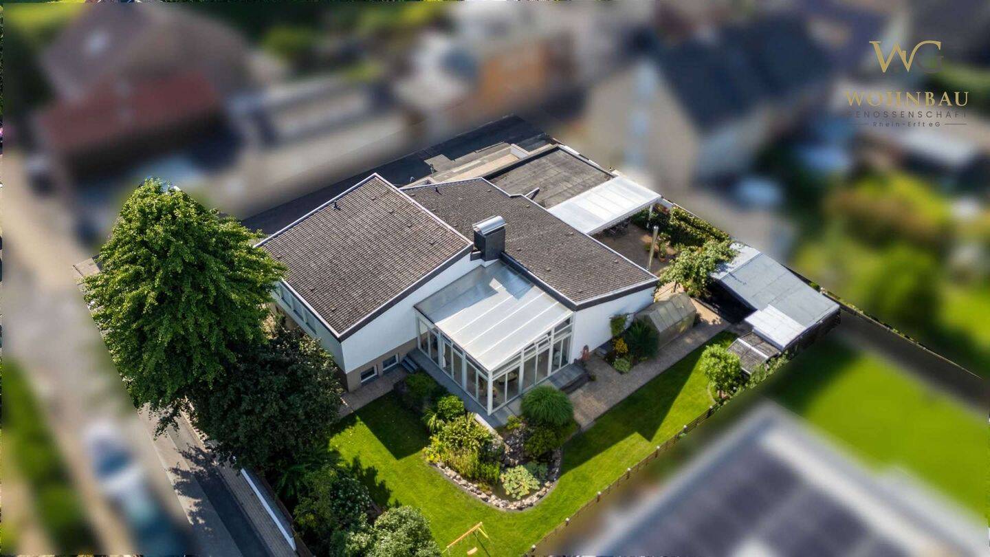 WOHNBAU: Großer Bungalow mit 283 qm in gutem Zustand und Einliegerbereich mit eigenem Eingang, 41363 Jüchen