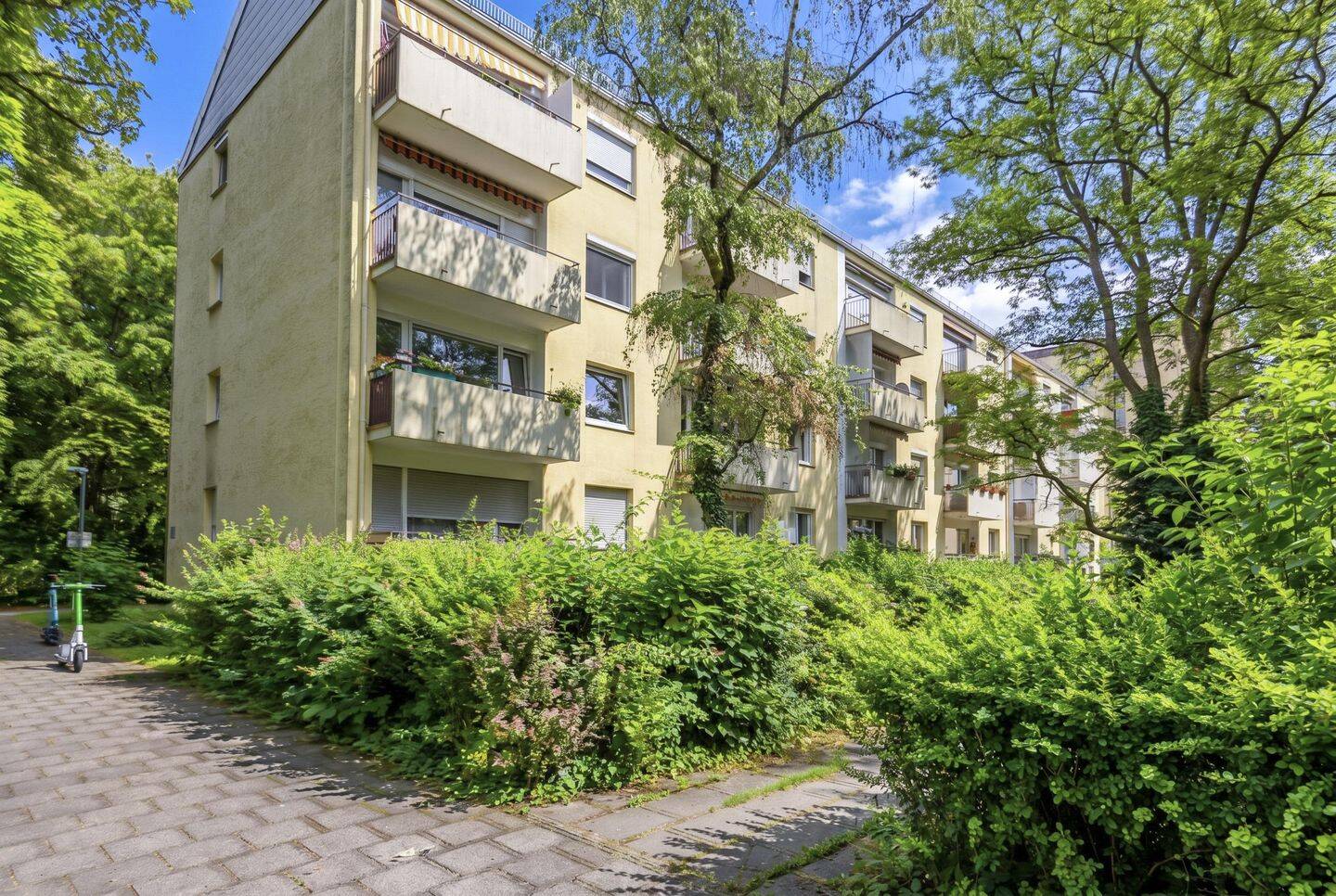 Sofort bezugsfrei! Renovierte 3-Zi-ETW im ruhigen Innenhof, mit Balkon, EBK und guter Infrastruktur, 81475 München (Thalk. Obersendl.-Forsten-Fürstenr.-Solln)