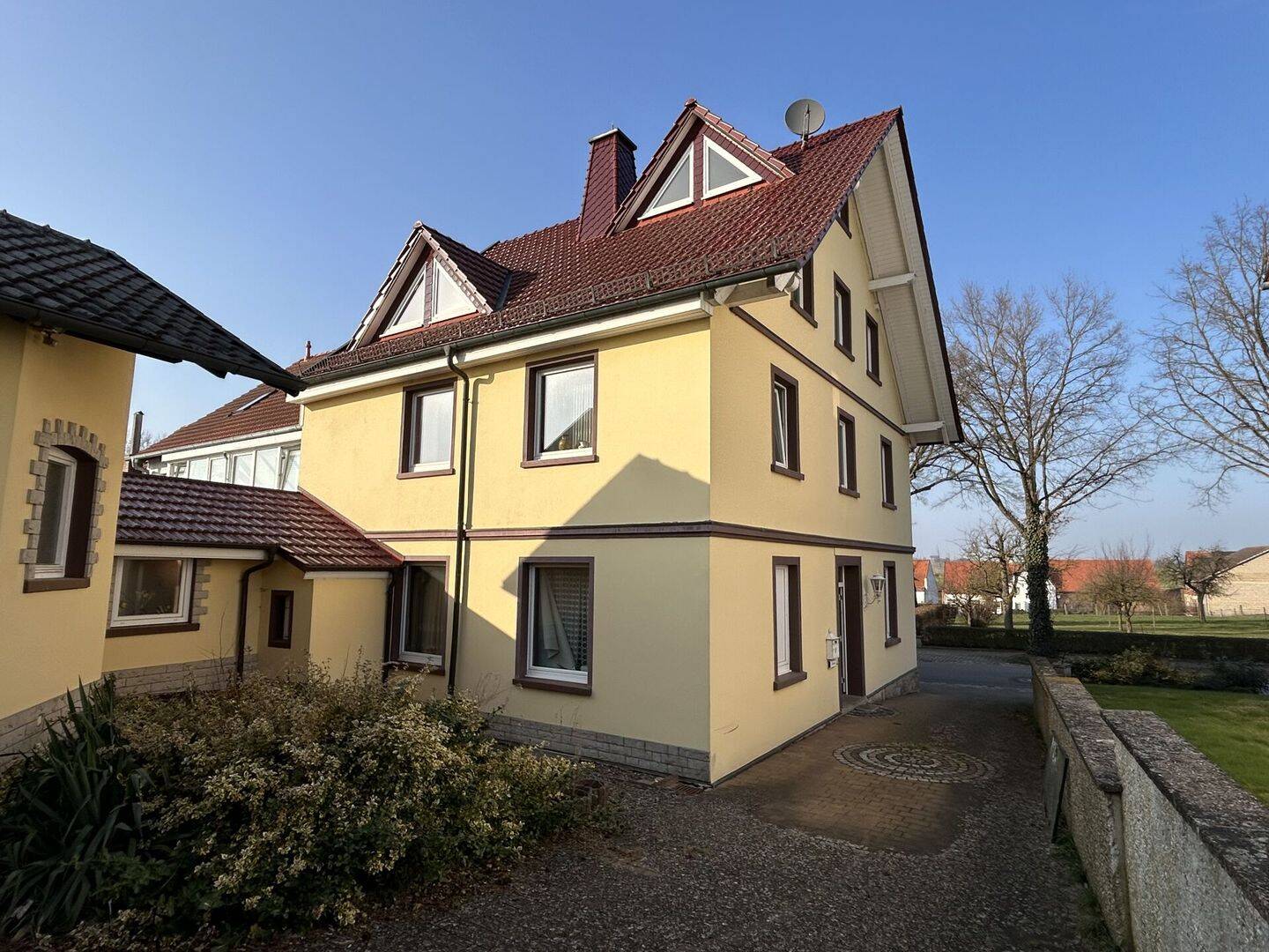 Vielseitiges Wohnhaus mit großzügigem Anwesen am Rande von Rösebeck, 34434 Borgentreich