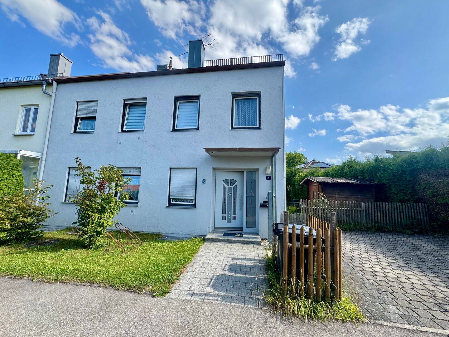 Ein Haus – viele Optionen: Reihenendhaus mit 3 Wohneinheiten in begehrter Lage von Erding, 85435 Erding