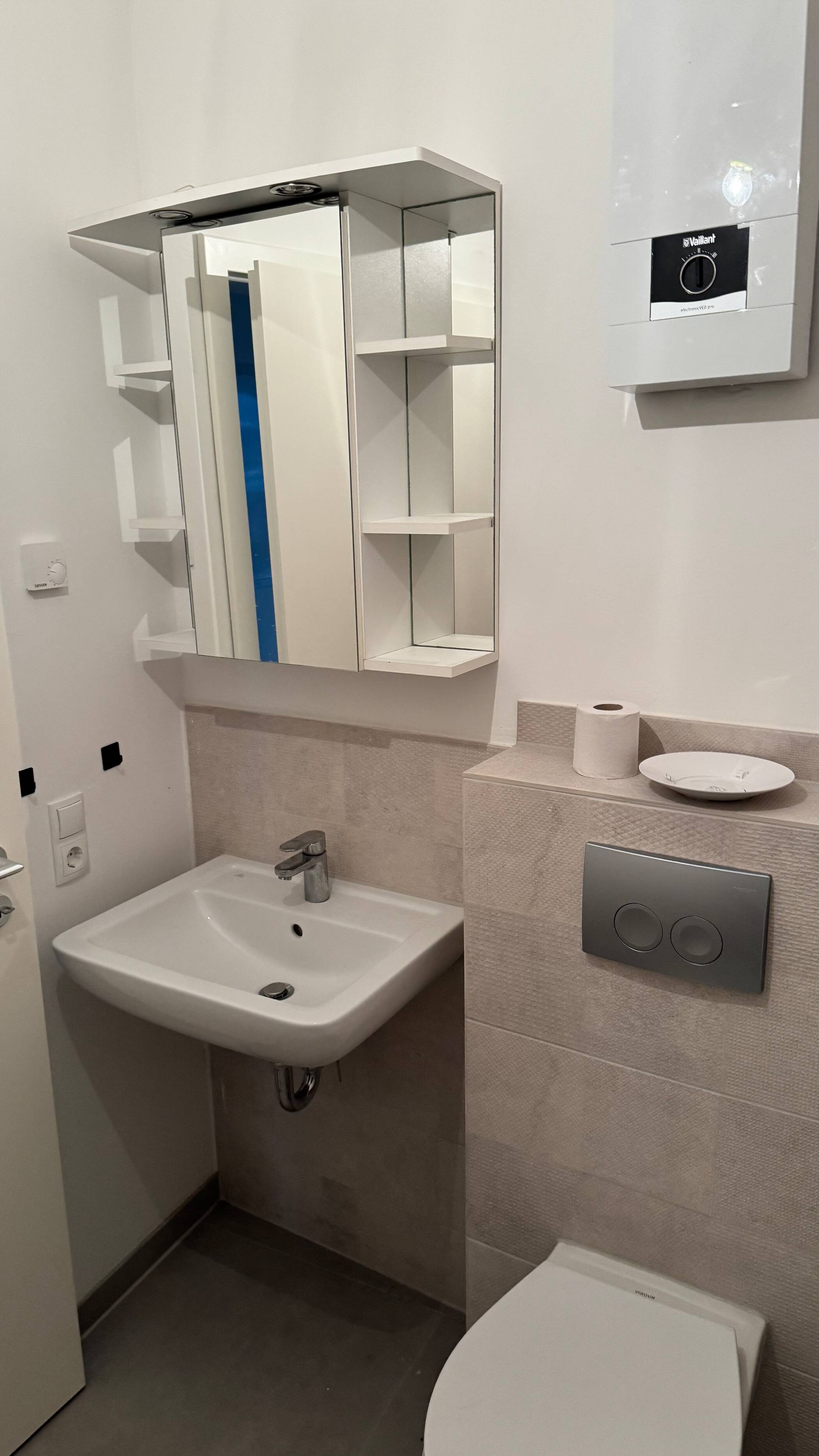 Sanierte 1 Zimmer Wohnung direkt in der Einkaufsstrasse von Uerdingen, 47829 Krefeld (Gartenstadt Uerdingen)