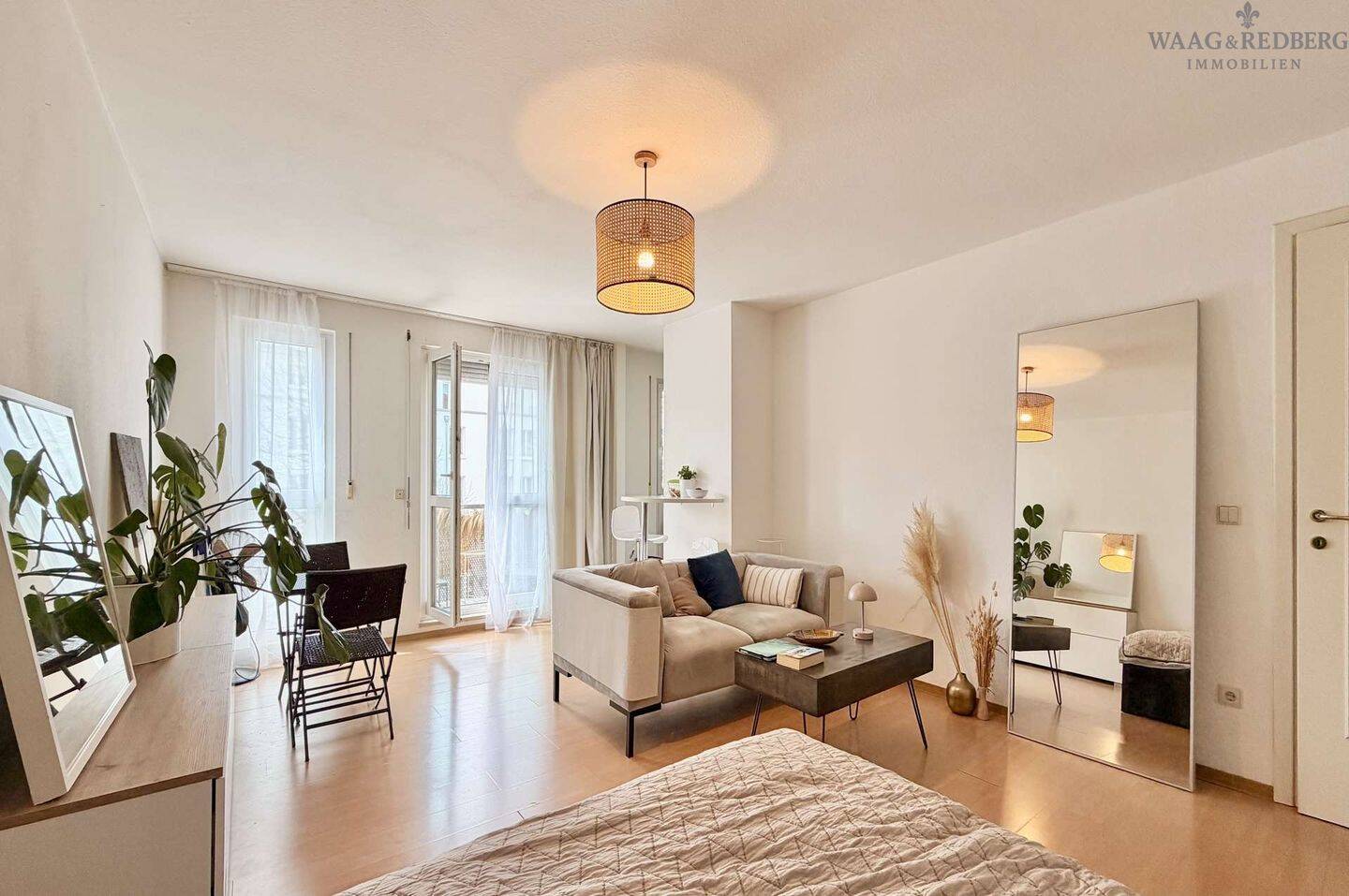 Sofort verfügbar: Helle 1-Zimmer-Wohnung mit Balkon und Garage!, 81737 München (Ramersdorf-Perlach)