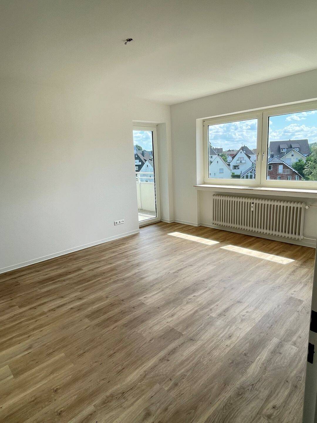 Bezugsfertige 3,5 Zimmer Wohnung mit Balkon und Weitblick, 58566 Kierspe