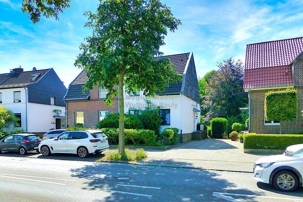 Dieses Haus sucht genau zwei, die seinen Charakter zu schätzen wissen, 41236 Mönchengladbach (Bonnenbroich Geneicken Heyden Mülfort Rheydt)