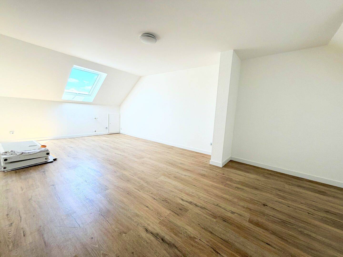 Bezugsfertige 2-Zimmer-Dachgeschoss-Wohnung – Modern, hell und hochwertig ausgestattet, 45219 Essen (Kettwig)