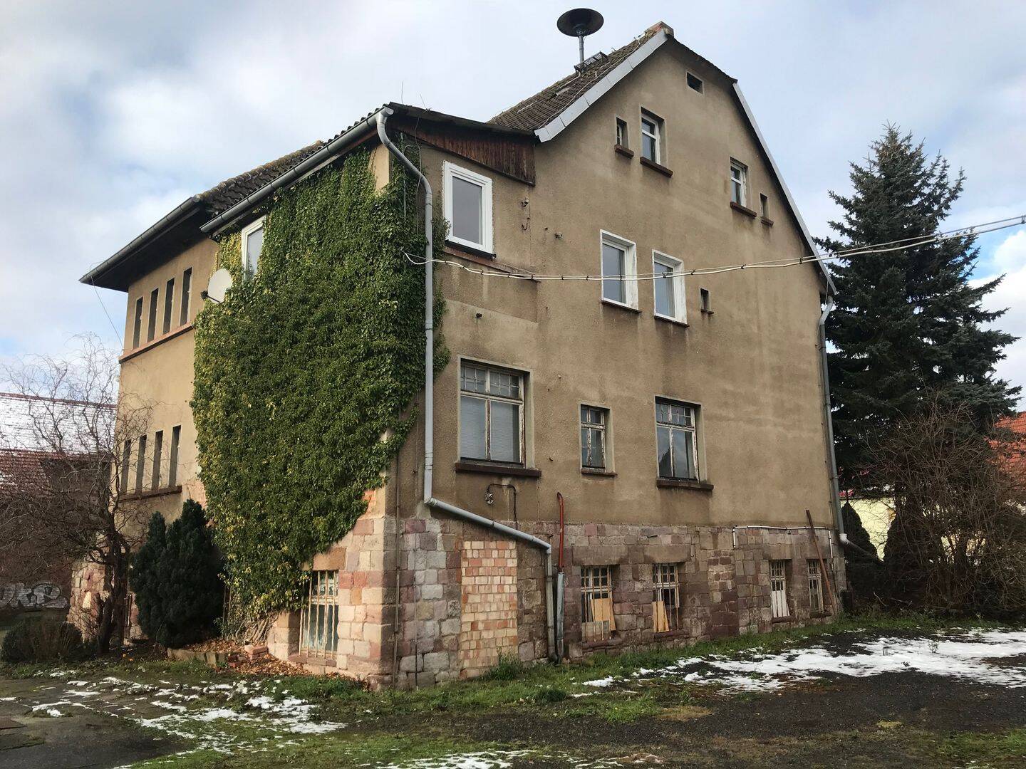 +++ Mietkauf +++ Ehemaliges Gutshaus mit 5 Einheiten und div. Nebengebäuden, 6537 Kelbra (Kyffhäuser)