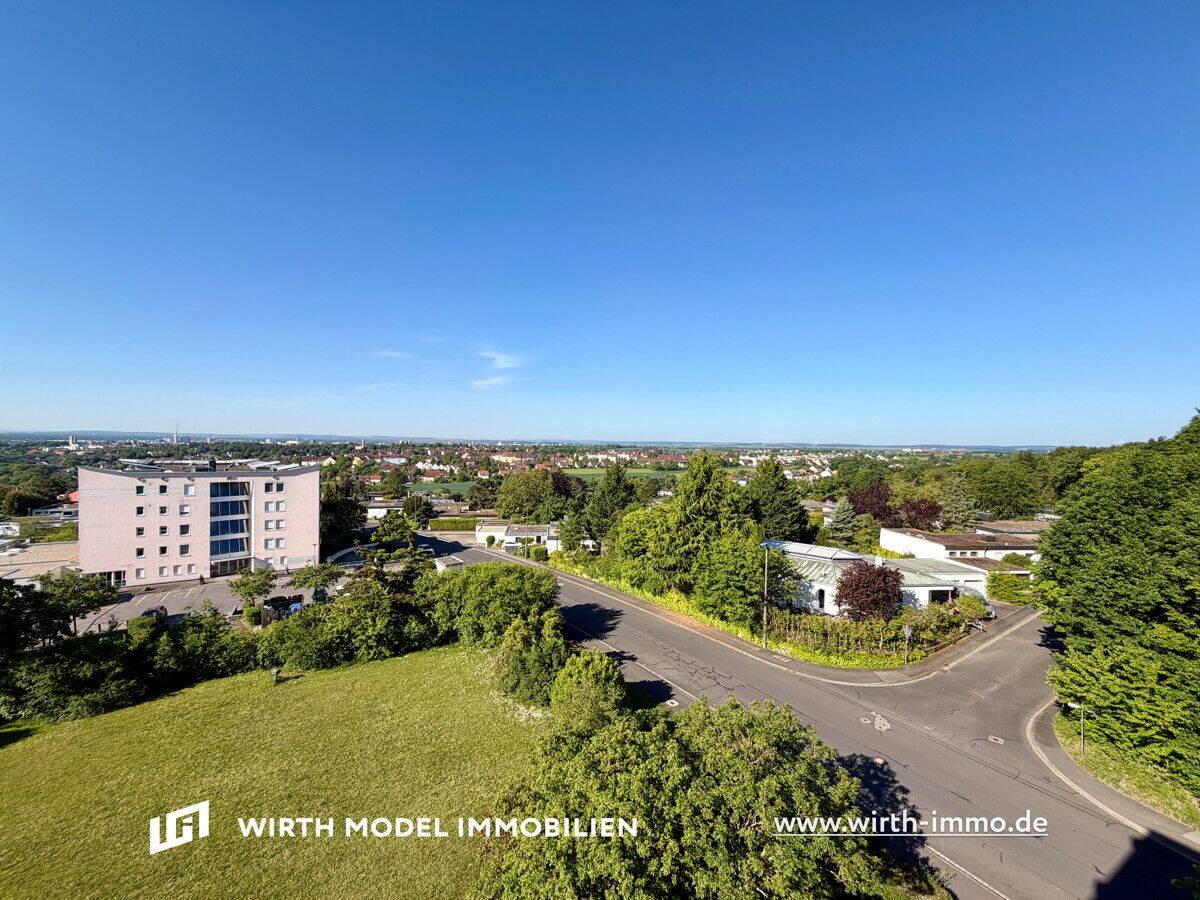 Großzügige und lichtdurchflutete Drei-/Vier-Zimmer-Wohnung mit Balkon und TG-Stellplatz, 97422 Schweinfurt