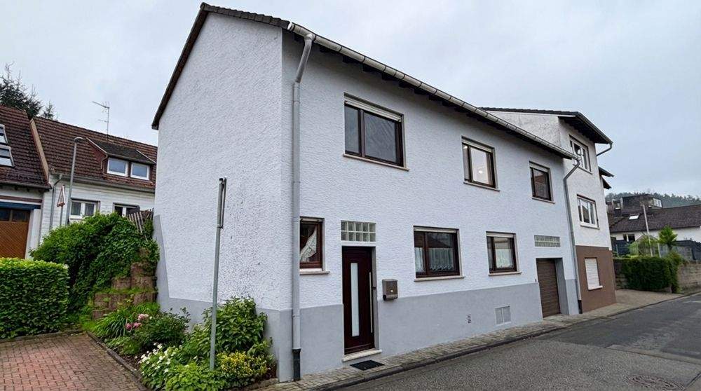 Neuer Preis – Ansprechend renoviertes Einfamilienhaus mit kleinem Garten und Garage, 67691 Hochspeyer