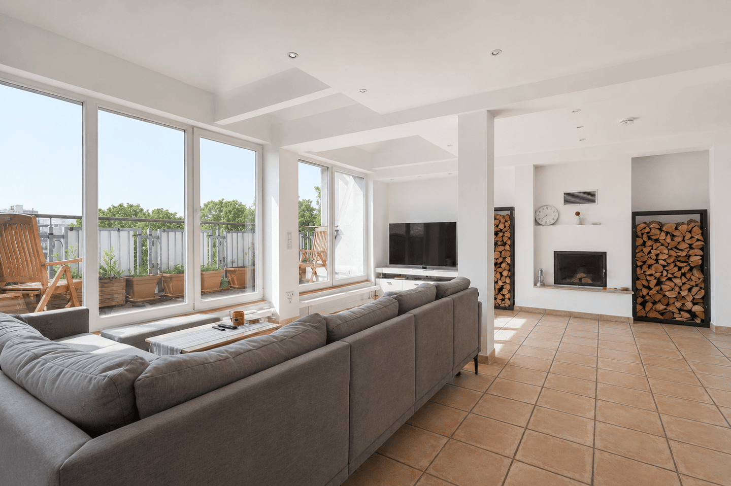 Altbaucharme trifft modernes Wohnen – stilvolle Dachgeschosswohnung, 14050 Berlin (Charlottenburg-Wilmersdorf)