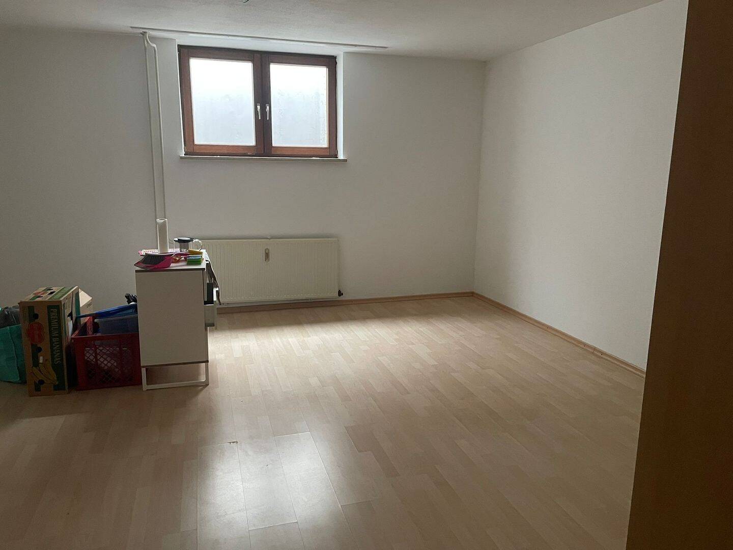 Souterrainwohnung für Bürozwecke als Berufspendler, 82110 Germering