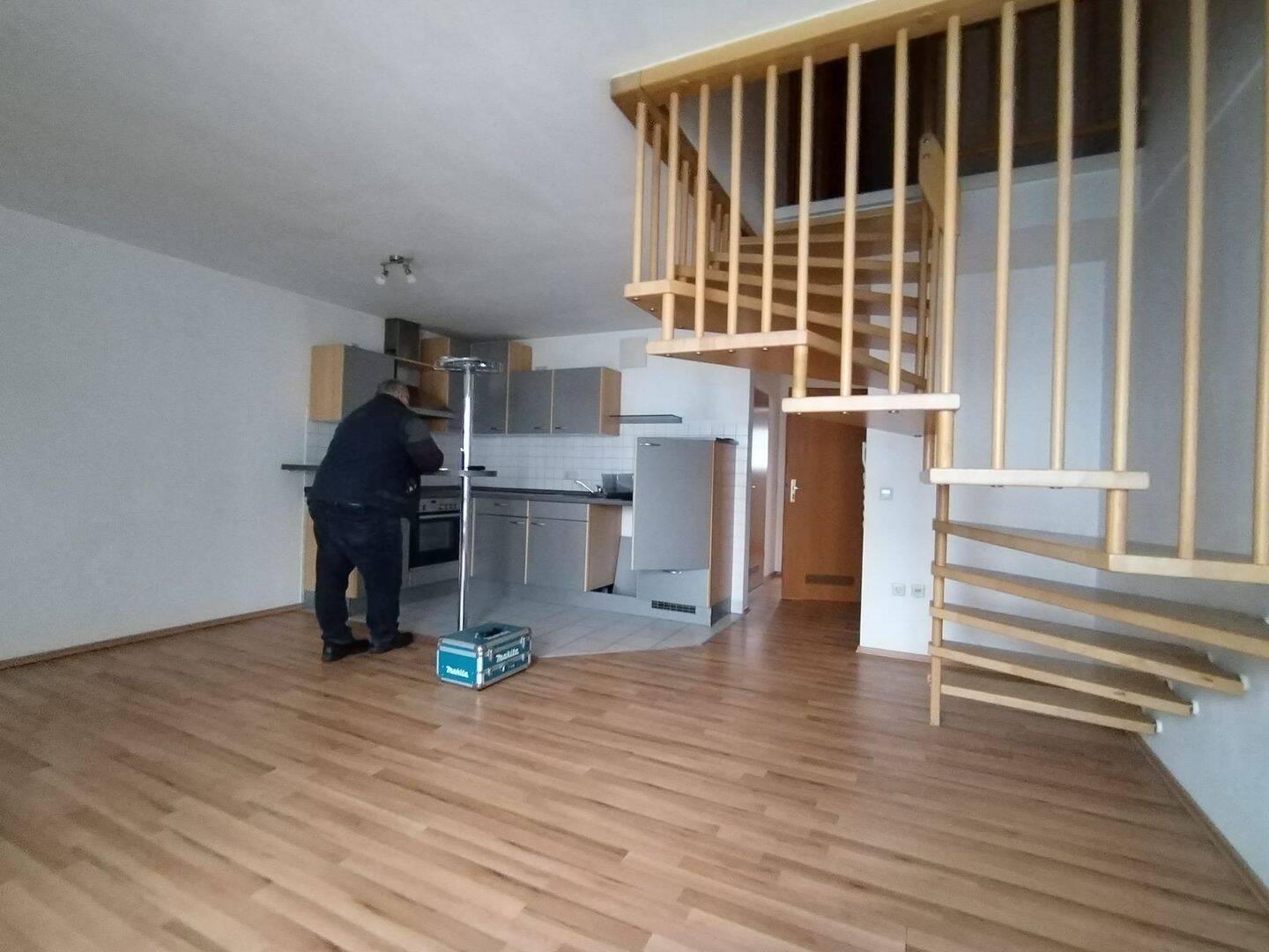 Schöne Maisonette Wohnung, 2 WC 2 Abstellraum SZ WZ, Fahrradabstellplatz, TG, Wohnungen mit 11 Wohnungen, ruhiges Haus, mit kleinem Dachbalkon, 89610 Oberdischingen