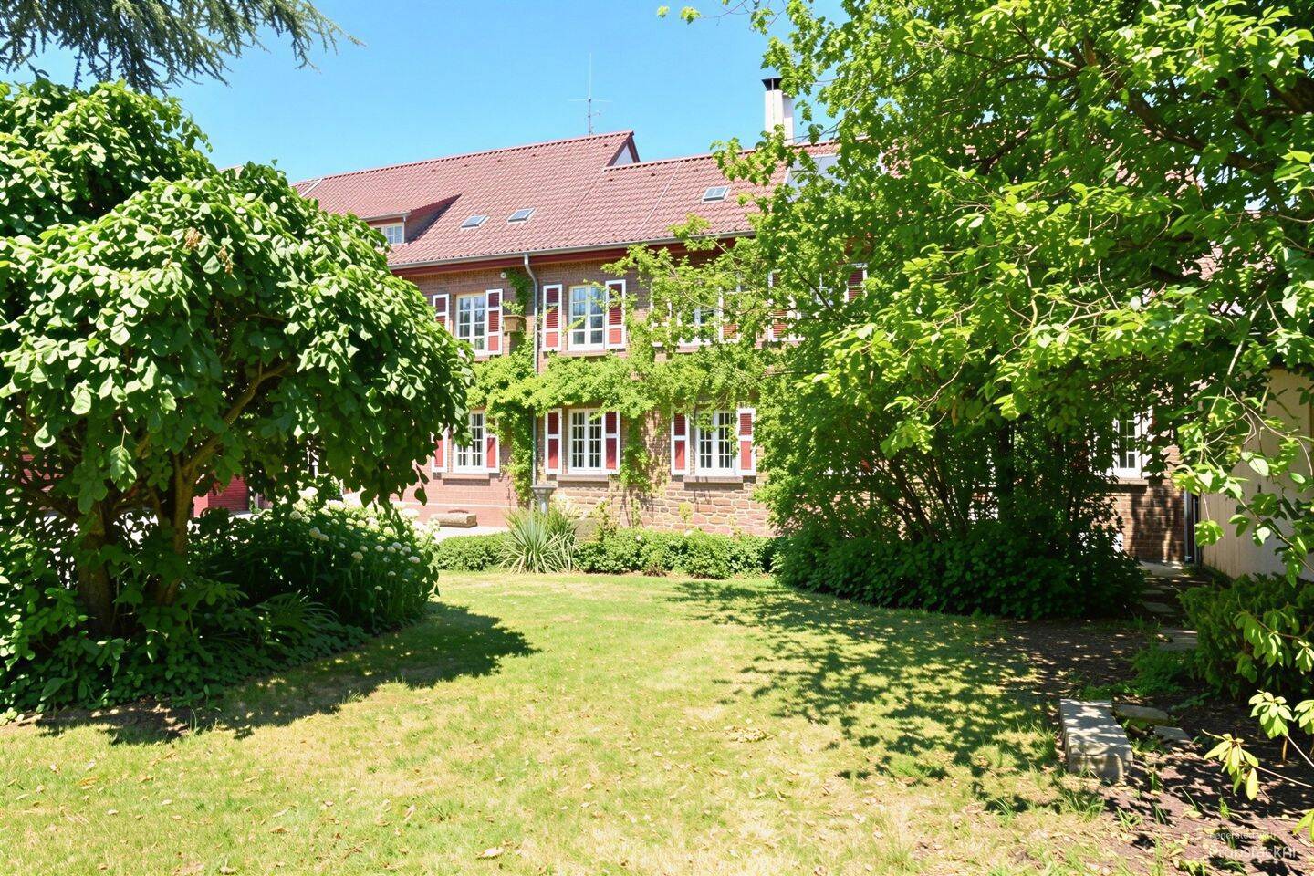 Ein privater Familiensitz – mit einem zweiten Haus für Gäste, Arbeit oder neue Ideen, 67271 Battenberg (Pfalz)