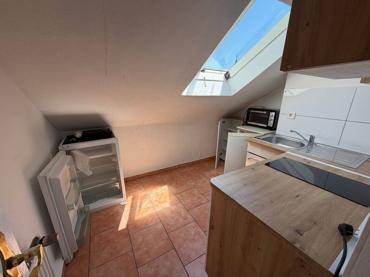 Kleine Dachgeschosswohnung in Krefeld Stadtmitte, 47798 Krefeld (Cracau Dießem/Lehmheide Inrath/Kliedbruch Kempener Feld/Baakeshof Stadtmitte)