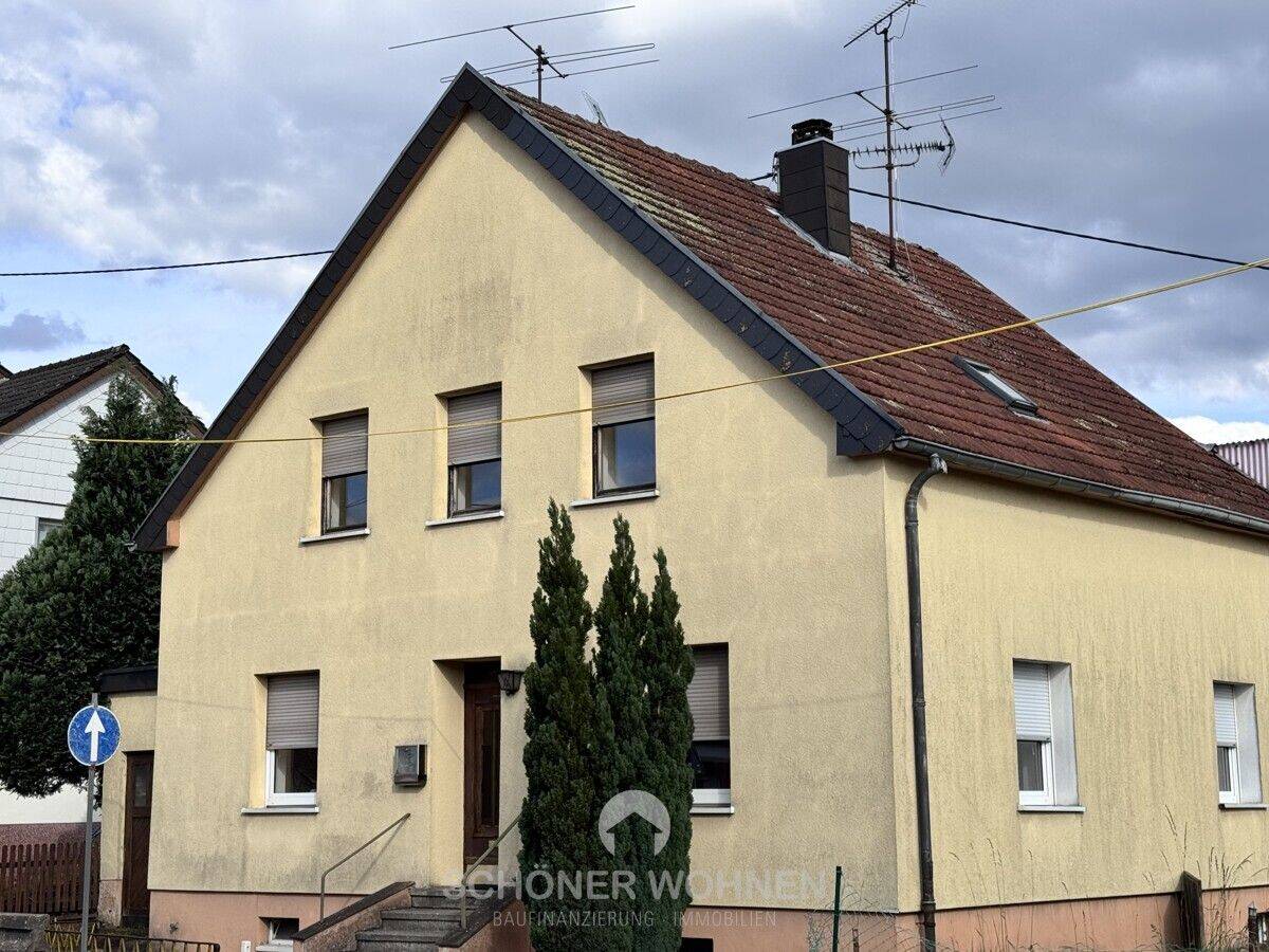 Losheim: zentrumsnah gelegenes Zweifamilienhaus, 66679 Losheim am See