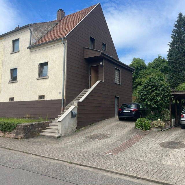 Doppelhaushälfte in bester Lage von Frankenholz – Sanierungsobjekt mit großem Potenzial, 66450 Bexbach