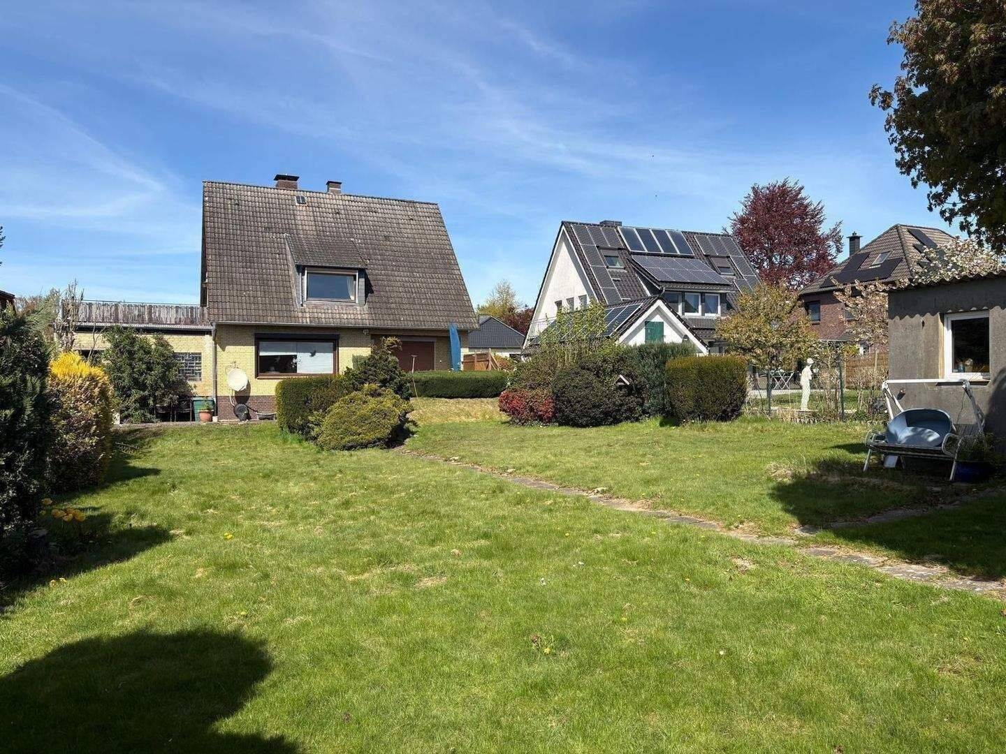Traumhafte Dachterrasse, Doppelgarage & 1.054 m² Grundstück – Gepflegtes Zweifamilienhaus mit unverbaubarem Naturblick, 21079 Hamburg (Harburg)