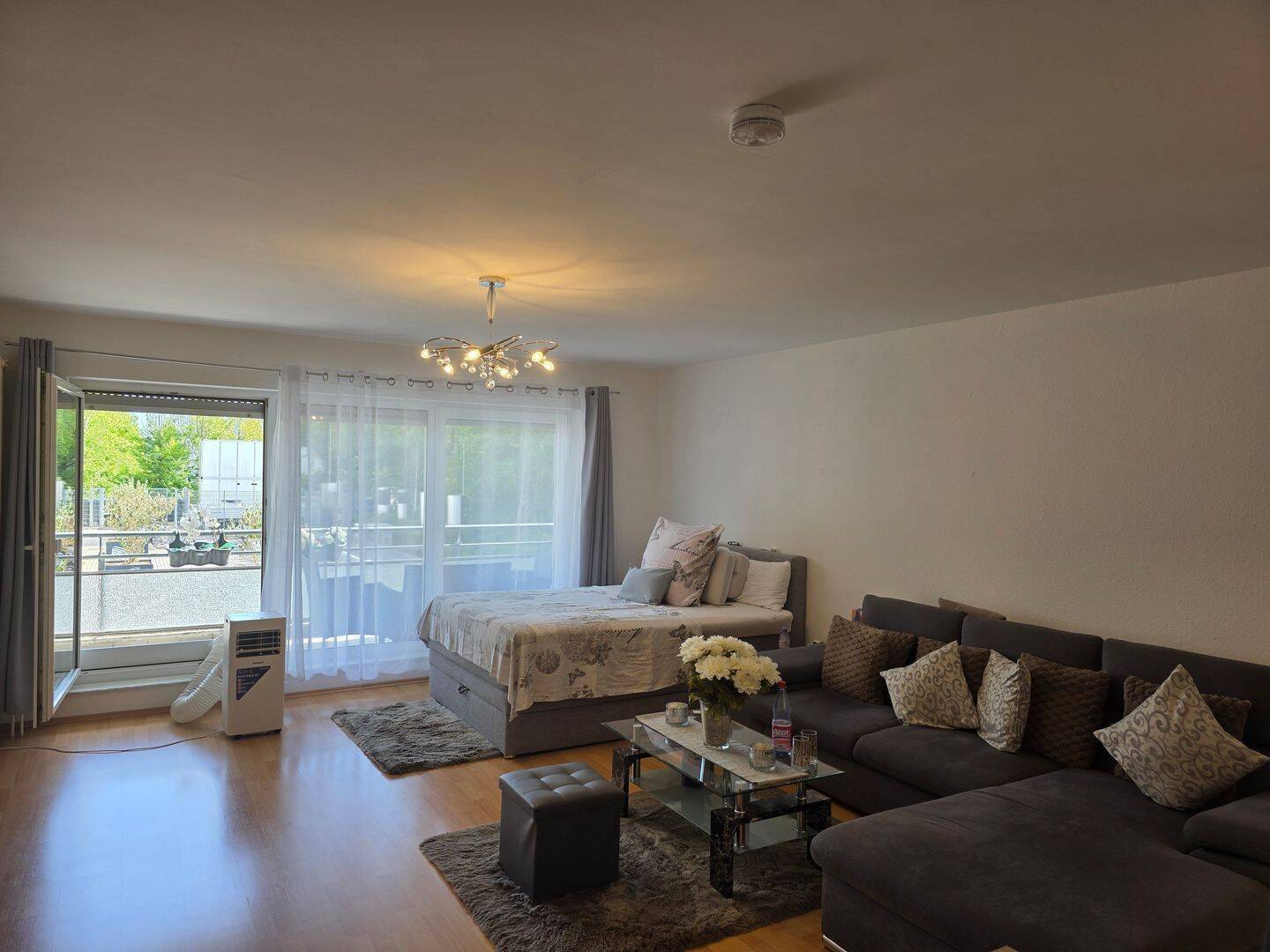 Helle, voll möblierte 1,5-Zimmer-Wohnung mit Balkon und Garage in Wiesbaden, 65197 Wiesbaden (Biebrich Dotzheim Wiesbaden)